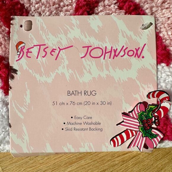 Betsey Johnson Christmas Chevron Snowflakes White and Pink Bath Rug Mat - Picture 3 of 6